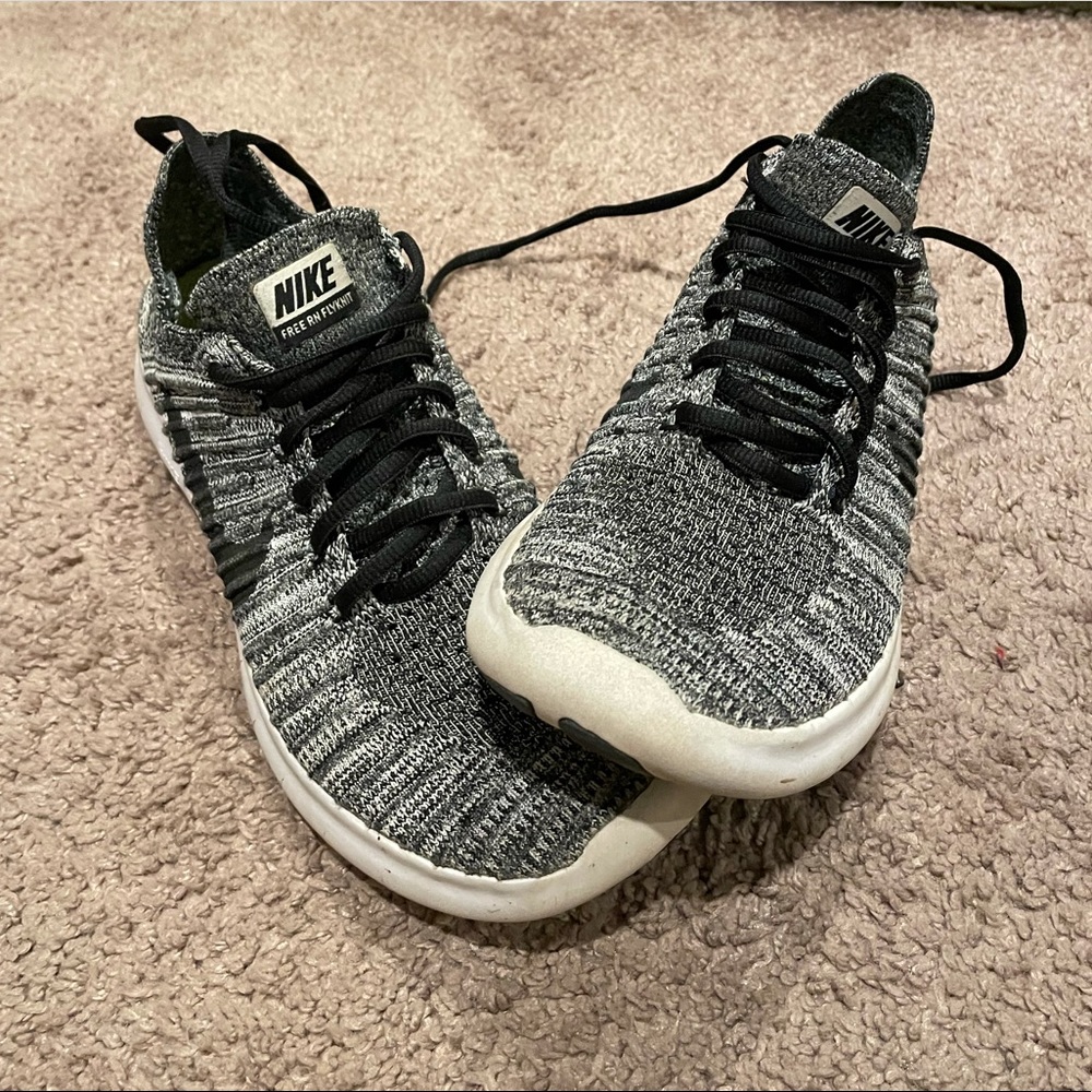 Nike Flyknit Free Runs